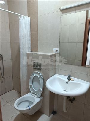 Izdajem nov trosoban stan sa podnim grejanjem