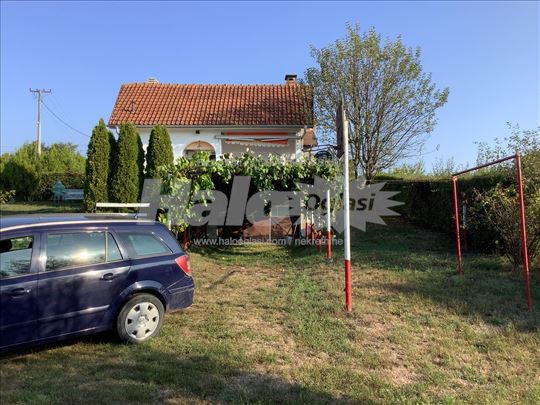 Kuca u odlicnom stanju, plac, terasa sa pogledom