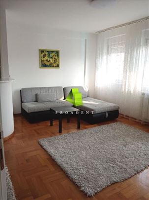 Lep jednoiposoban stan sa parkingom na Čairu ID#78