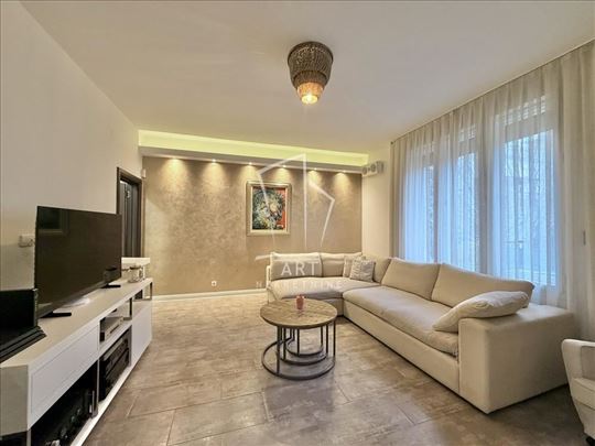 Lux kuća, odlična lokacija, mereno 280m2 ID#14617