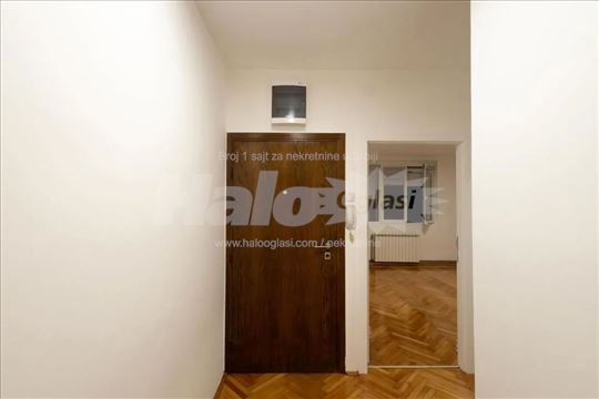 Lux stan zatvorena terasa / dvoriste - Zemun Polje