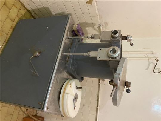 Na prodaju hidraulicna punilica.