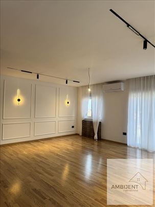 Na prodaju penthaus u Starim Banovcima