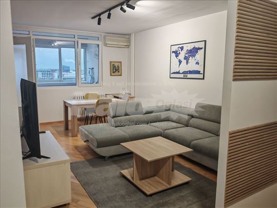 Novi Beograd, Blok 11C, Hotel YU 83 m2