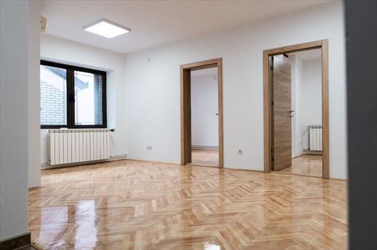 Odličan, renoviran pp u novijoj zgradi, ID 7413