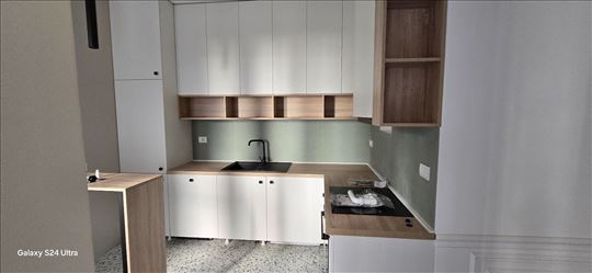 Renoviran 3.5 polunamešten stan