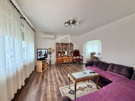 Sremčica, komforna kuća, 160+16m2 na 7.75ari placa