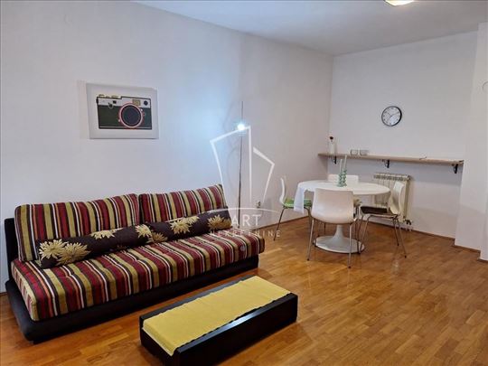 Stan u blizini Cvetkove pijace, mereno 49m2 ID#144