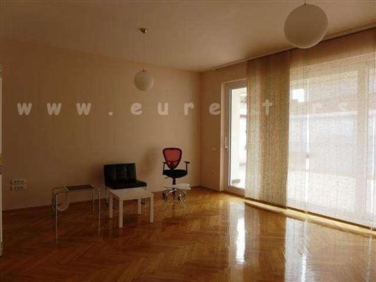 Stojana Protića, 110m2, trosoban, dvorište, garaža