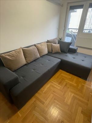 Ugaona garnitura na razvlačenje – vrlo očuvana