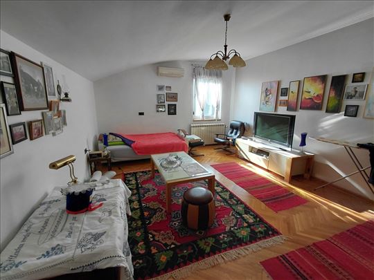 Voždovac 86 m2 sa garažom,kod FON-a,trosoban