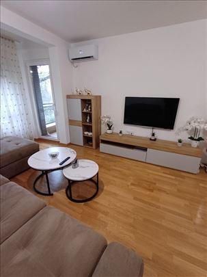 Drugi sprat, eg, useljiv odmah