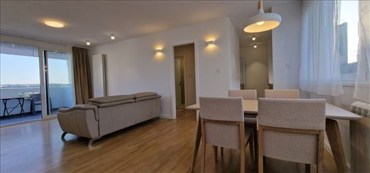 Hram svetog Save, renoviran, komforan, ID 18452