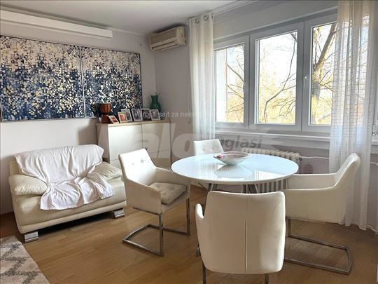 Izdaje se stan na Dorćolu, 61m2, 2.0, II, lift