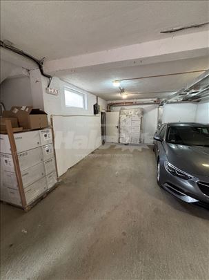 Izdajem garazno mesto 