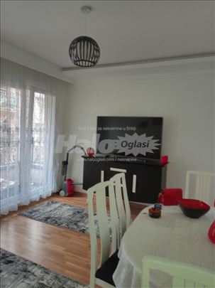 Izdajem lux namešten stan na Karaburmi 