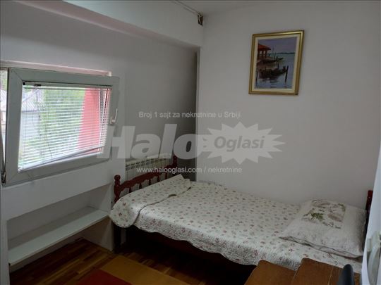 Izdajem garsonjeru sa svim dazbinama cena