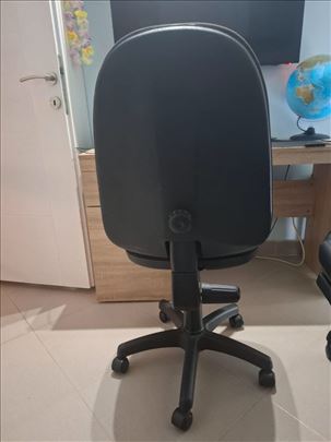 Kancelarijska stolica 