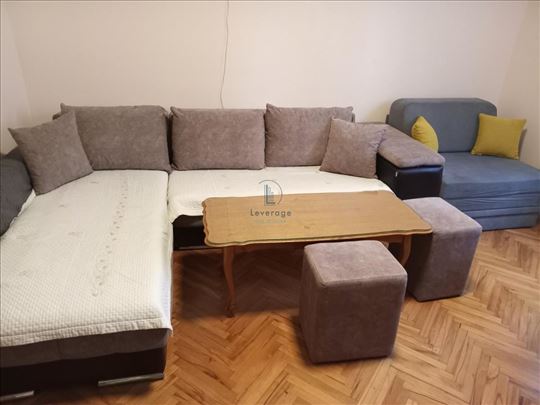 Karaburma, Husinskih rudara, 44 m2