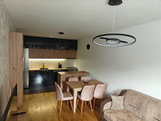 Nov, namesten dvoiposoban stan na Podbari