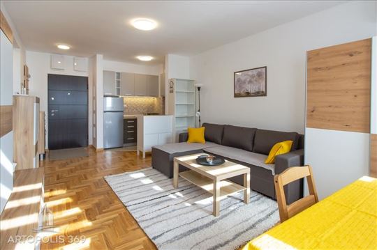 Nov, kompletno namešten 2.0 stan, odmah useljiv ID