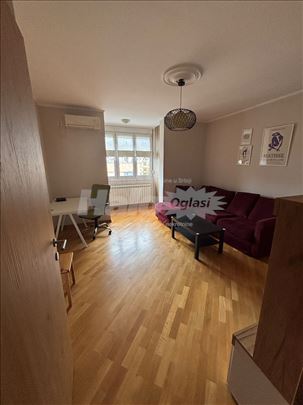 Odličan stan u centru - vlasnik - odmah useljiv