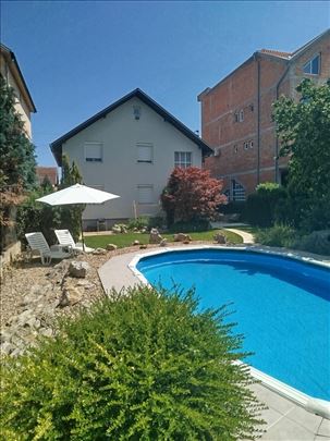 Plavi horizonti,odlicna porodicna kuca sa 2 stana