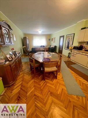 Spratna porodična kuća 115m² + garaža, plac 590m² 