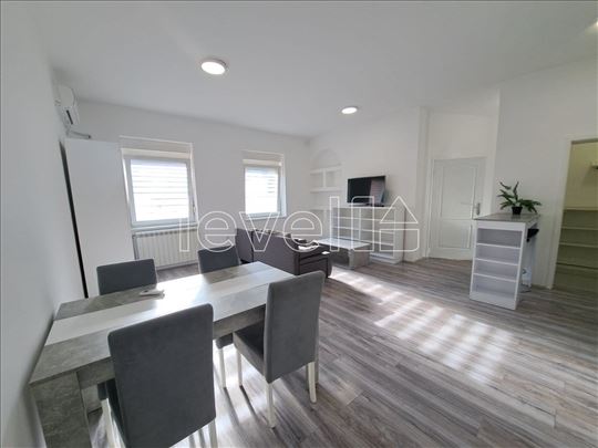 Stan,Novi Sad,Bulevar Oslobođenja,kv: 71.00