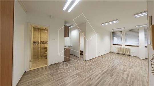 TC „Košum“, odličan poslovni prostor 50m2