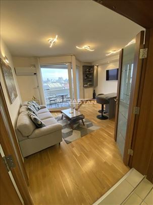 Trg Republike, namešten, lux