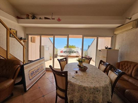 Trosoban stan u centru Petrovca - pogled na more