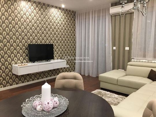 Dvosoban lux stan sa garazom