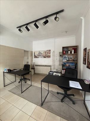 Kompletno opremljena kancelarija 