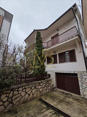 Kuća 3 stana i garaža +2.5 ara placa !