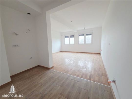 Novogradnja sa garažom, retka prilika ID#1128