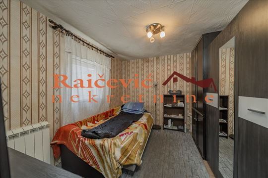 Petlovo brdo, Omladinsko setaliste, 4.5, 91.30 m2