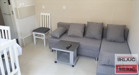 Petrovaradin Izdaje Se Jednoiposoban Stan Sa Parki