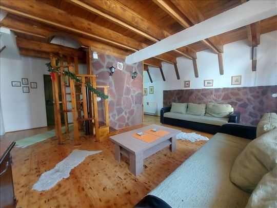 Planinska kuća u centru Vikend naselja, Kopaonik