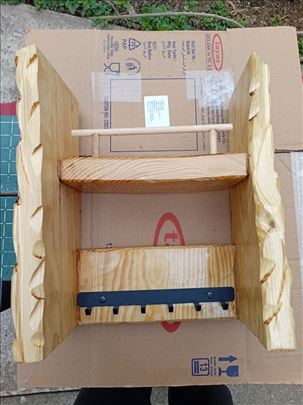 Polica za kuhinju ili predsoblje