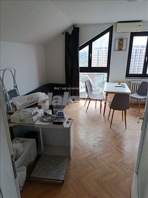 Renoviran kompletno dvoiposoban stan