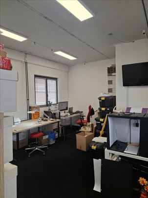 Takovska pp poslovna zgrada 100m2+120m2 terasa
