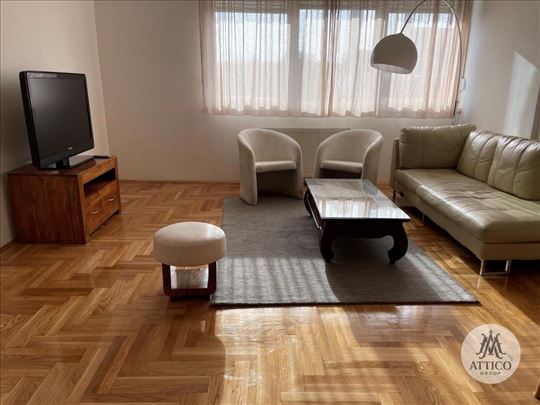 Top lokacija – trosoban namešten stan, 66m², 5 min