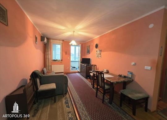 Uknjižen, novija gradnja, lift, blizina Ustaničke 