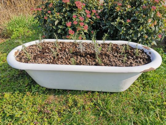 Unikatna žardinjera kada retro