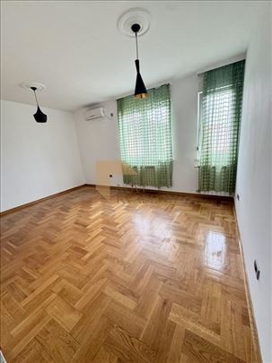 2.0 stan sa parking mestom - Gospodara Vučića