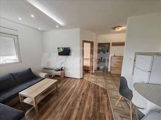 Akva park Holivud,useljiv,opremljen 1 sprat