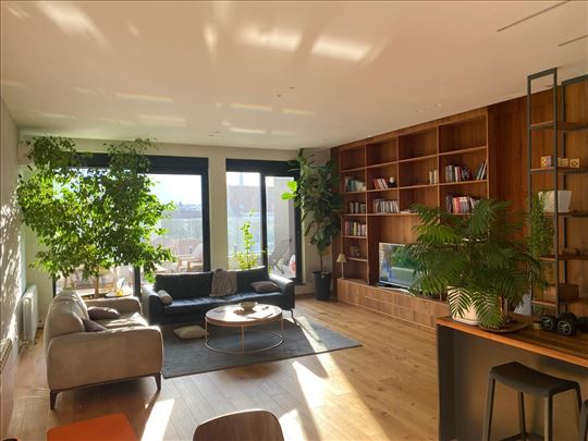 Centar-penthaus -146m2 -terasa 34m2 -uknjižen 