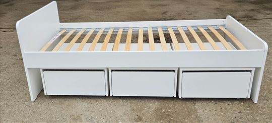 Ikea krevet sa prostorom za odlaganje