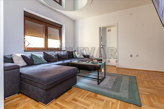 Izdaje se jednoiposoban stan 40m2 na Panteleju u n